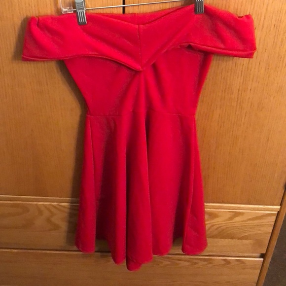 Red dress - Picture 1 of 2
